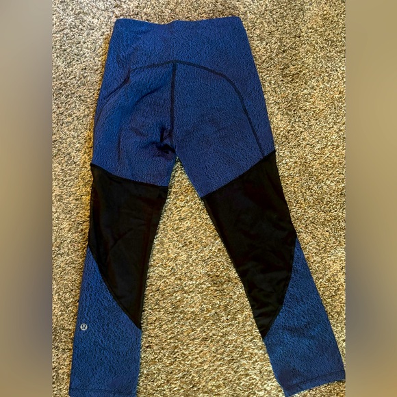 Lululemon Blue/Black Mesh Capris - Picture 2 of 2